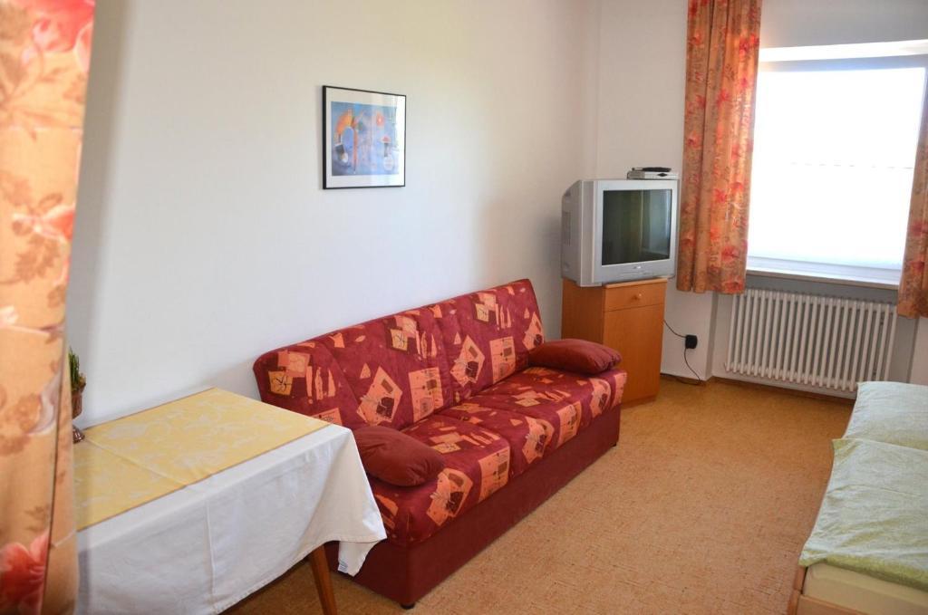 Landgasthof Zur Quelle Seeshaupt Room photo